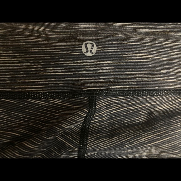 Lululemon WU crops - Picture 4 of 6